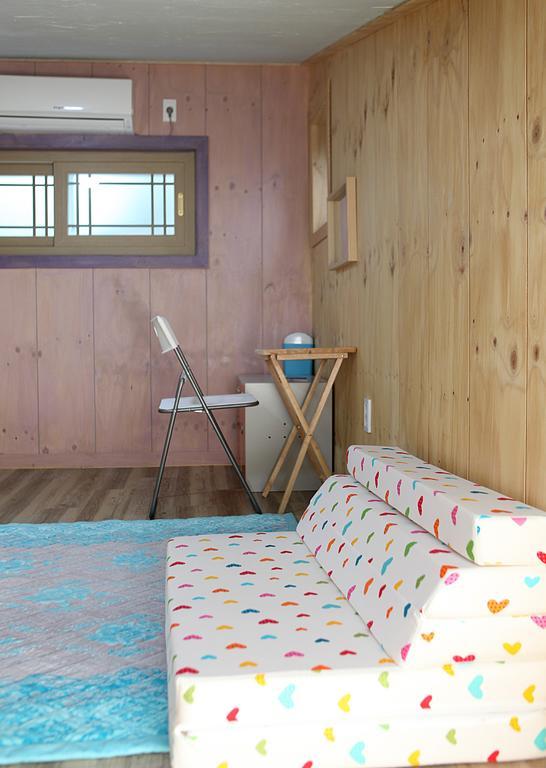 Basecamp Guesthouse Seogwipo Extérieur photo