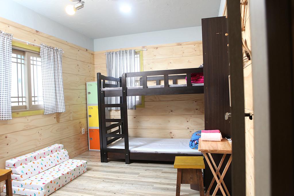 Basecamp Guesthouse Seogwipo Extérieur photo