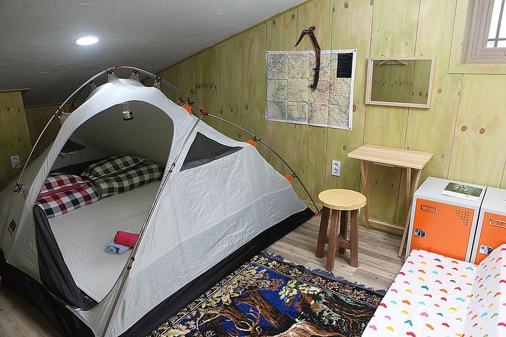 Basecamp Guesthouse Seogwipo Extérieur photo