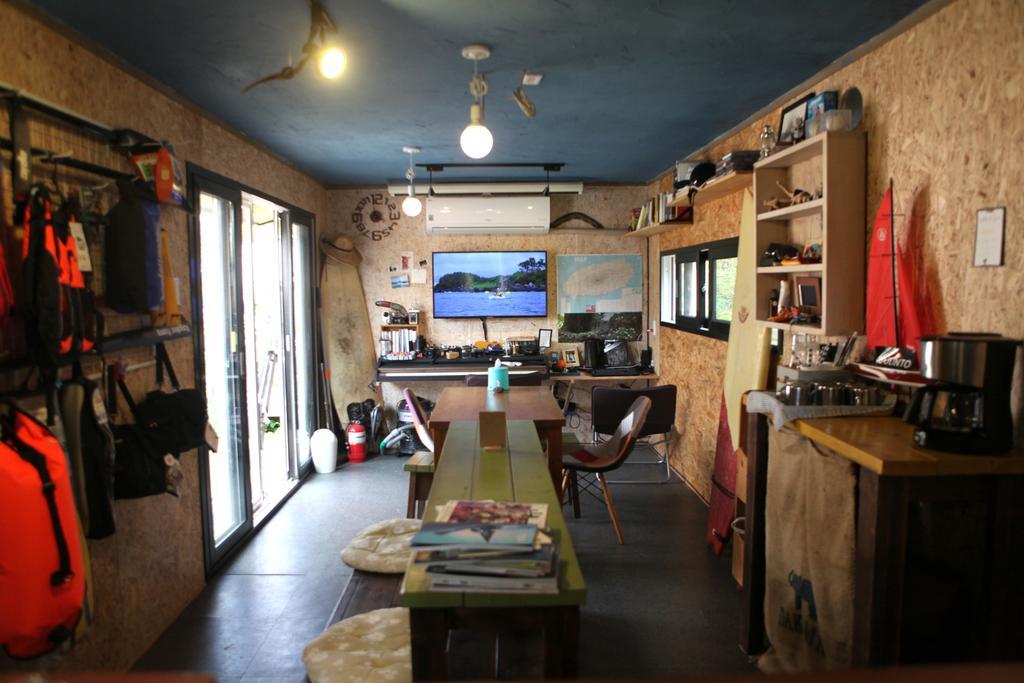 Basecamp Guesthouse Seogwipo Extérieur photo