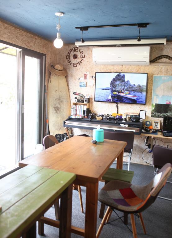 Basecamp Guesthouse Seogwipo Extérieur photo