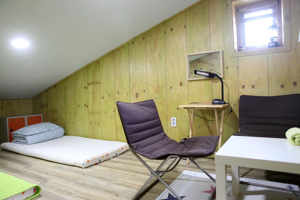 Basecamp Guesthouse Seogwipo Extérieur photo