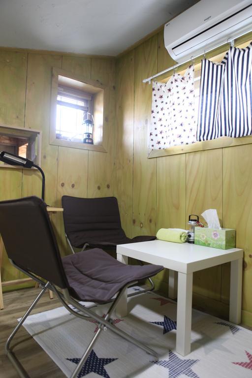 Basecamp Guesthouse Seogwipo Extérieur photo