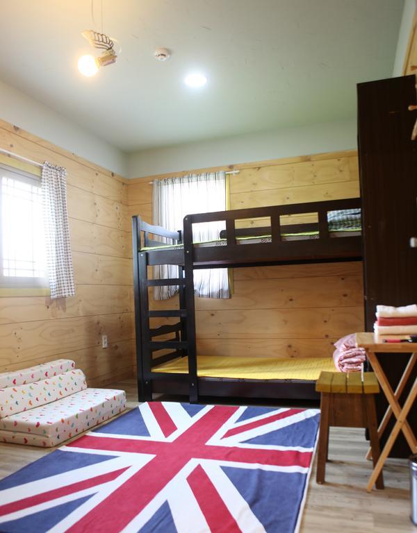 Basecamp Guesthouse Seogwipo Extérieur photo